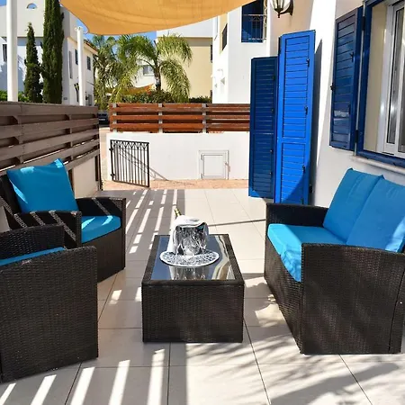 Charlotte Βίλα *