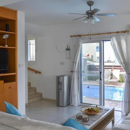 Charlotte Βίλα *